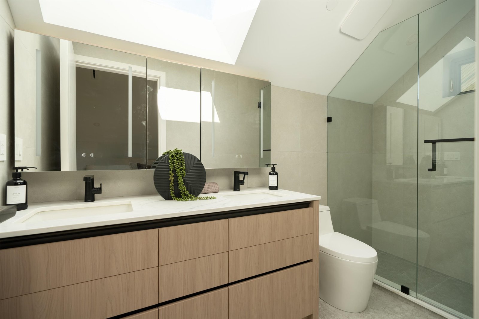 Top-floor ensuite with skylight and double vanity at 2-2941 W 29th Ave, Mackenzie Heights, Vancouver